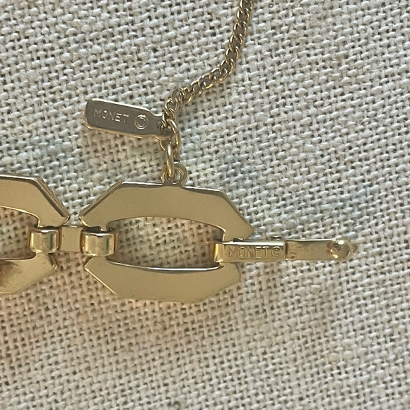 Vintage Monet Gold link bracelet - Picture 2 of 2